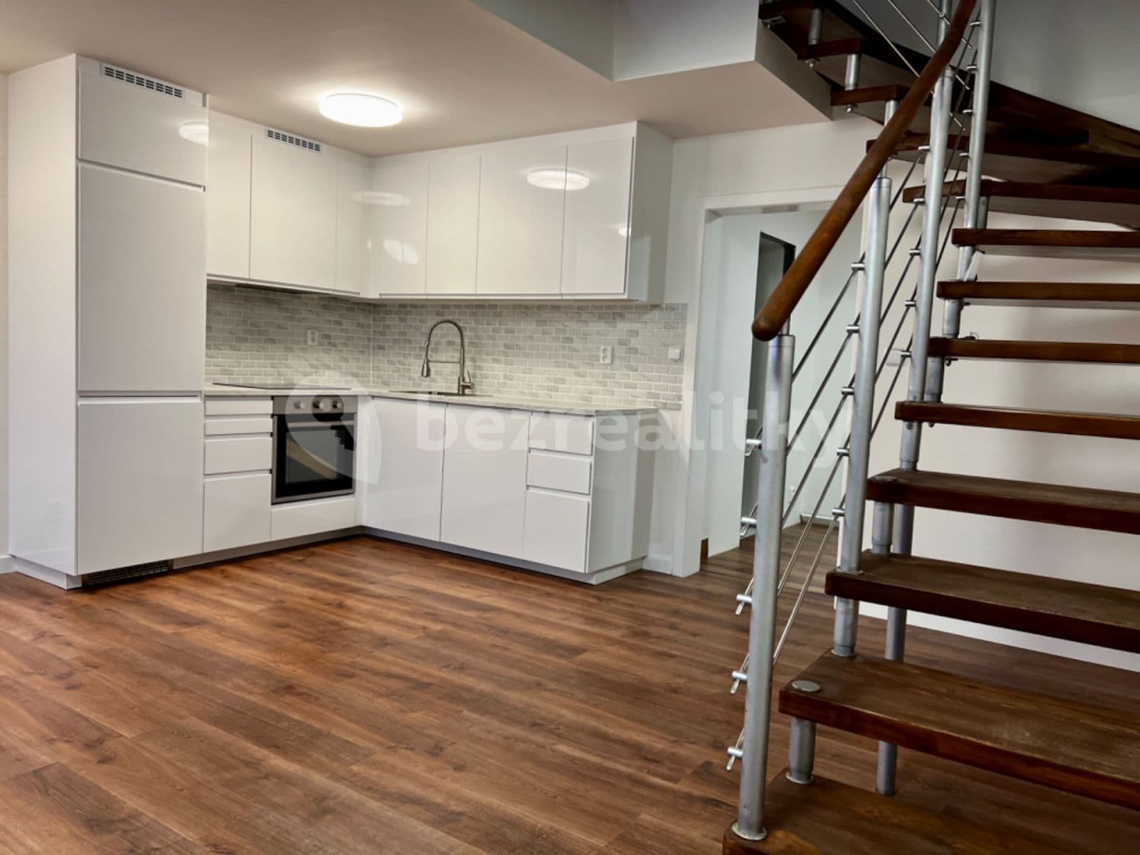 2 bedroom with open-plan kitchen flat to rent, 100 m², Muchova, Prague, Prague 2 bedroom with open-plan kitchen flat to rent, 100 m², Muchova, Prague, Prague