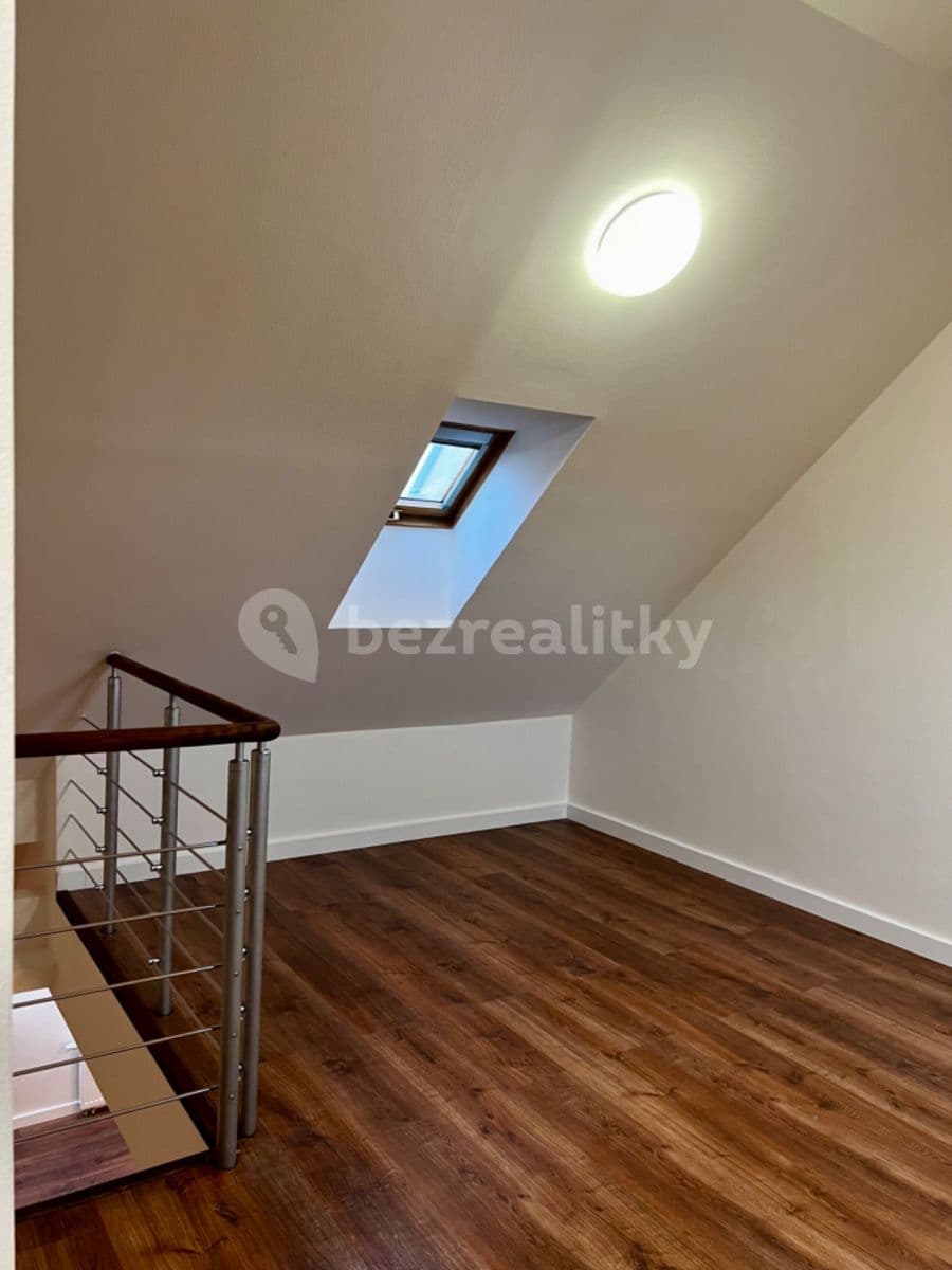 2 bedroom with open-plan kitchen flat to rent, 100 m², Muchova, Prague, Prague 2 bedroom with open-plan kitchen flat to rent, 100 m², Muchova, Prague, Prague