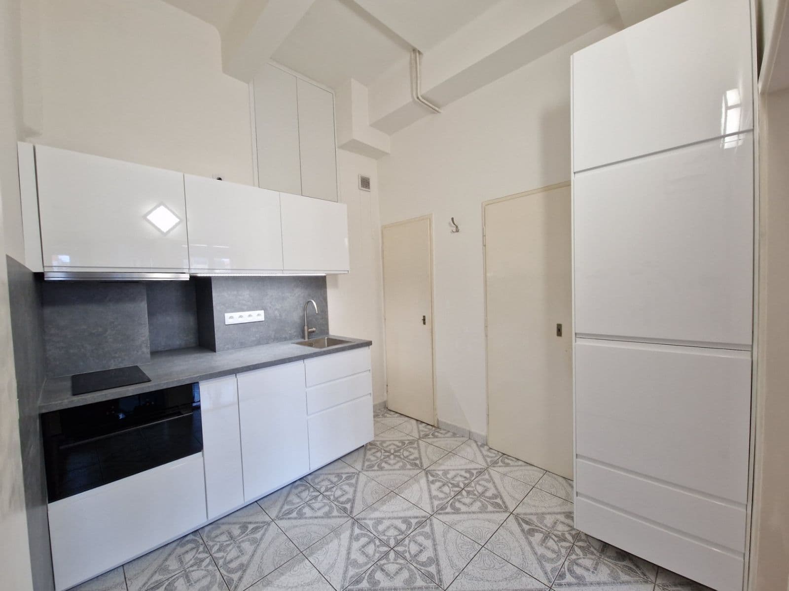 1 bedroom with open-plan kitchen flat to rent, 43 m², Ondříčkova, Prague, Prague 1 bedroom with open-plan kitchen flat to rent, 43 m², Ondříčkova, Prague, Prague