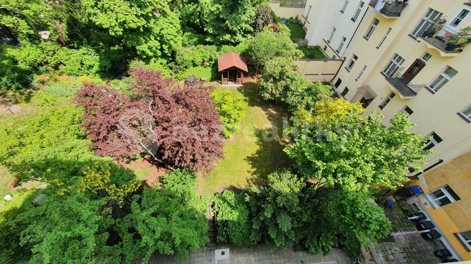 1 bedroom with open-plan kitchen flat to rent, 63 m², Slovenská, Prague, Prague 1 bedroom with open-plan kitchen flat to rent, 63 m², Slovenská, Prague, Prague