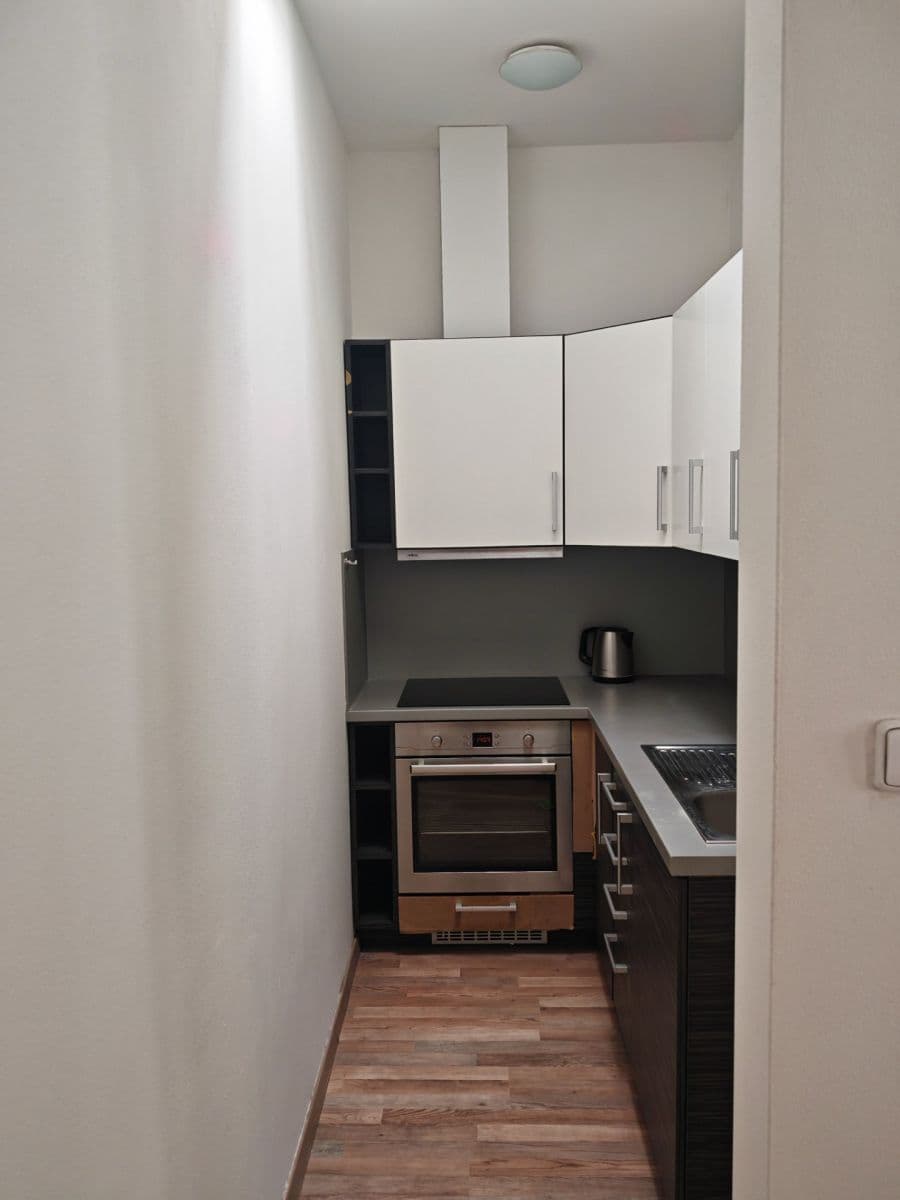Studio flat to rent, 35 m², Roháčova, Prague, Prague Studio flat to rent, 35 m², Roháčova, Prague, Prague