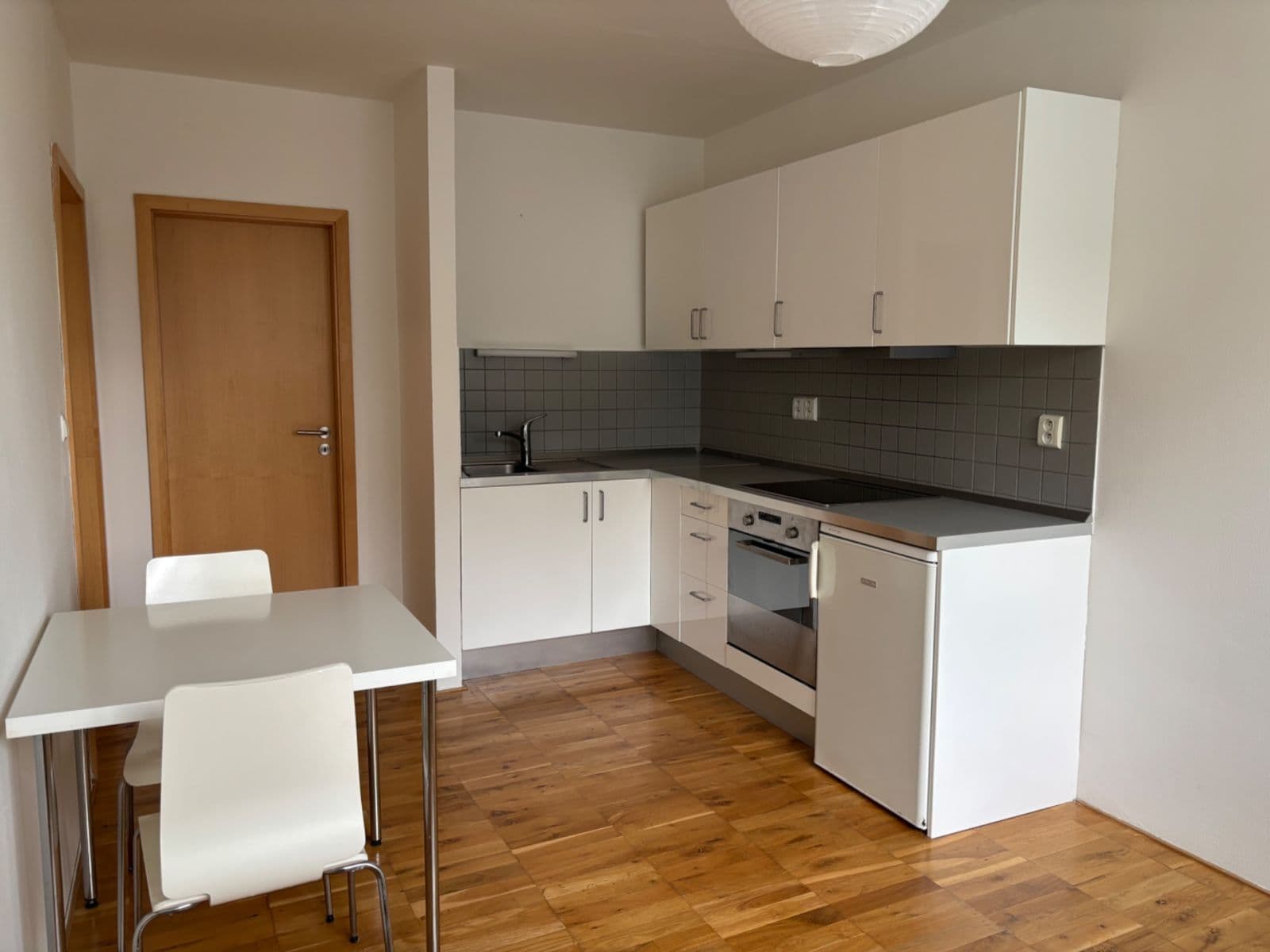 1 bedroom with open-plan kitchen flat to rent, 32 m², Nechvílova, Prague, Prague 1 bedroom with open-plan kitchen flat to rent, 32 m², Nechvílova, Prague, Prague