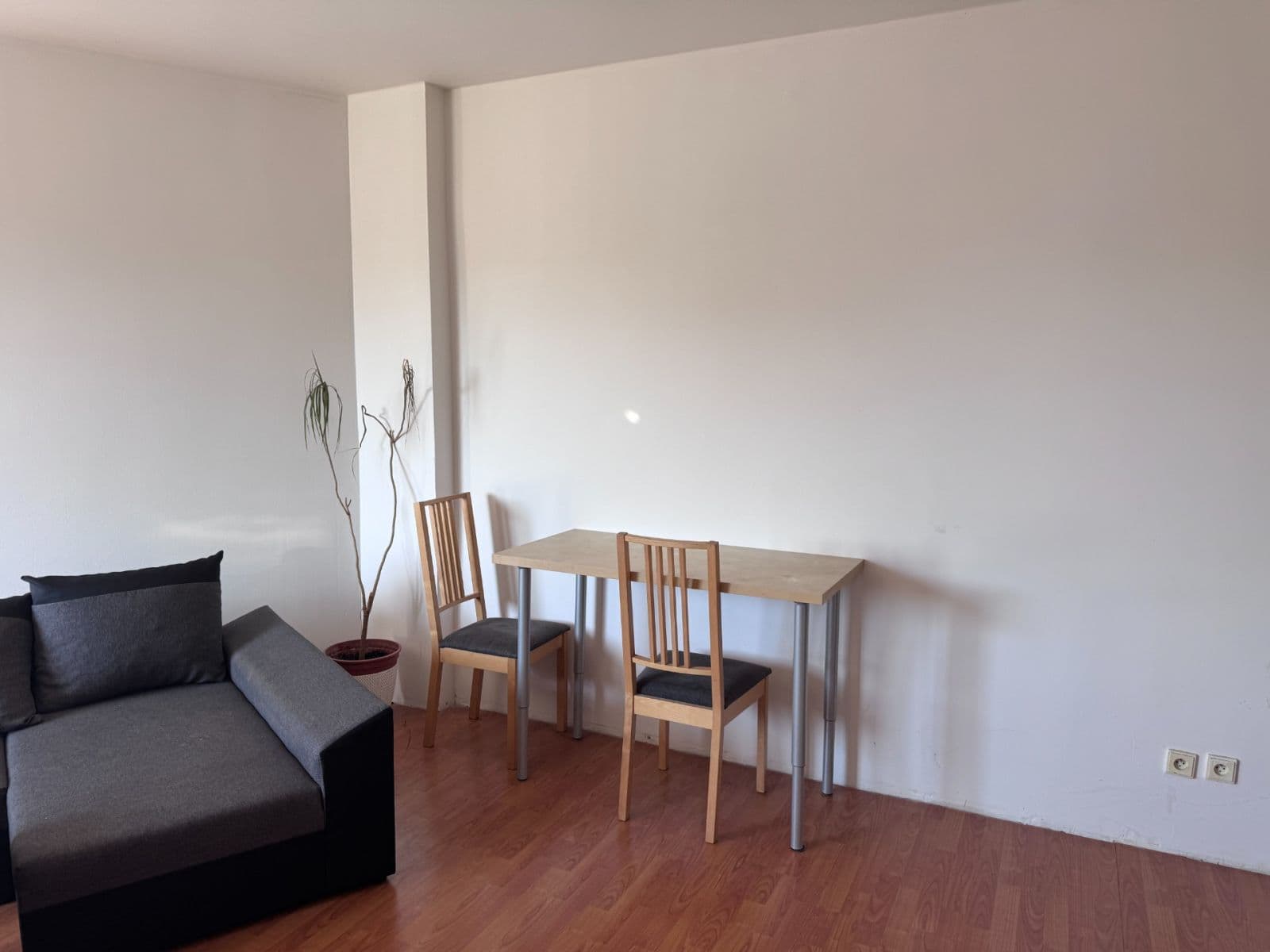 Small studio flat to rent, 38 m², K Sídlišti, Tmaň, Středočeský Region Small studio flat to rent, 38 m², K Sídlišti, Tmaň, Středočeský Region