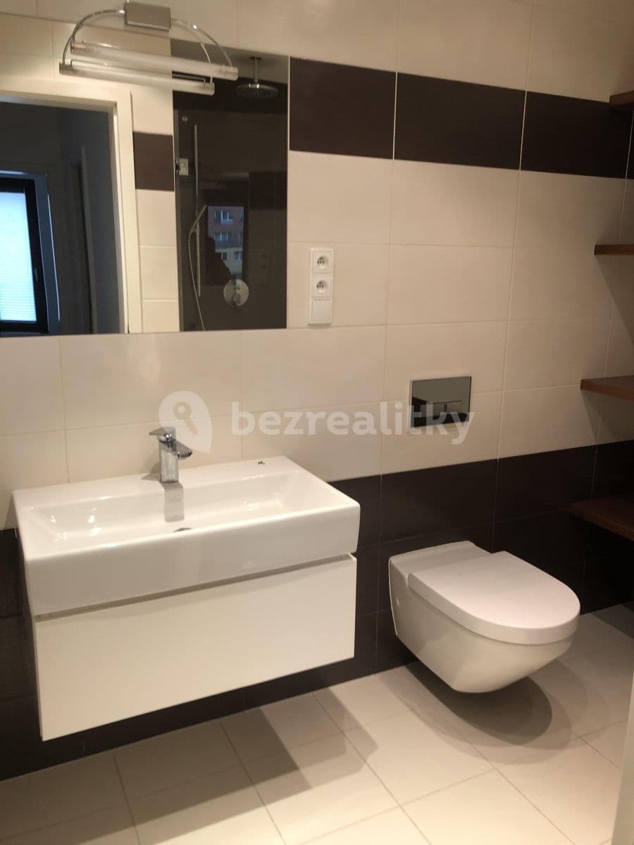 3 bedroom with open-plan kitchen flat to rent, 110 m², Baarova, Prague, Prague 3 bedroom with open-plan kitchen flat to rent, 110 m², Baarova, Prague, Prague