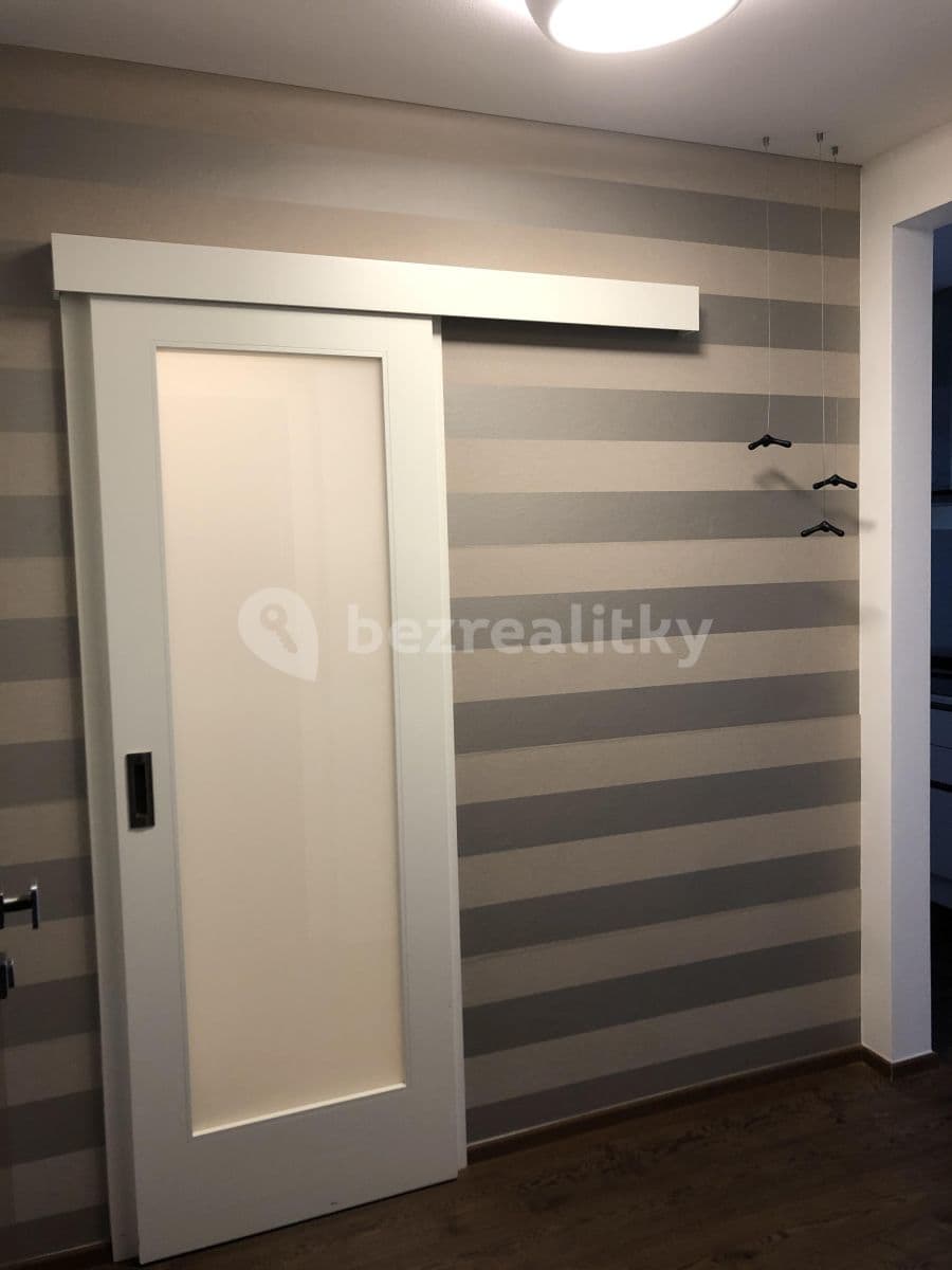 3 bedroom with open-plan kitchen flat to rent, 110 m², Baarova, Prague, Prague 3 bedroom with open-plan kitchen flat to rent, 110 m², Baarova, Prague, Prague