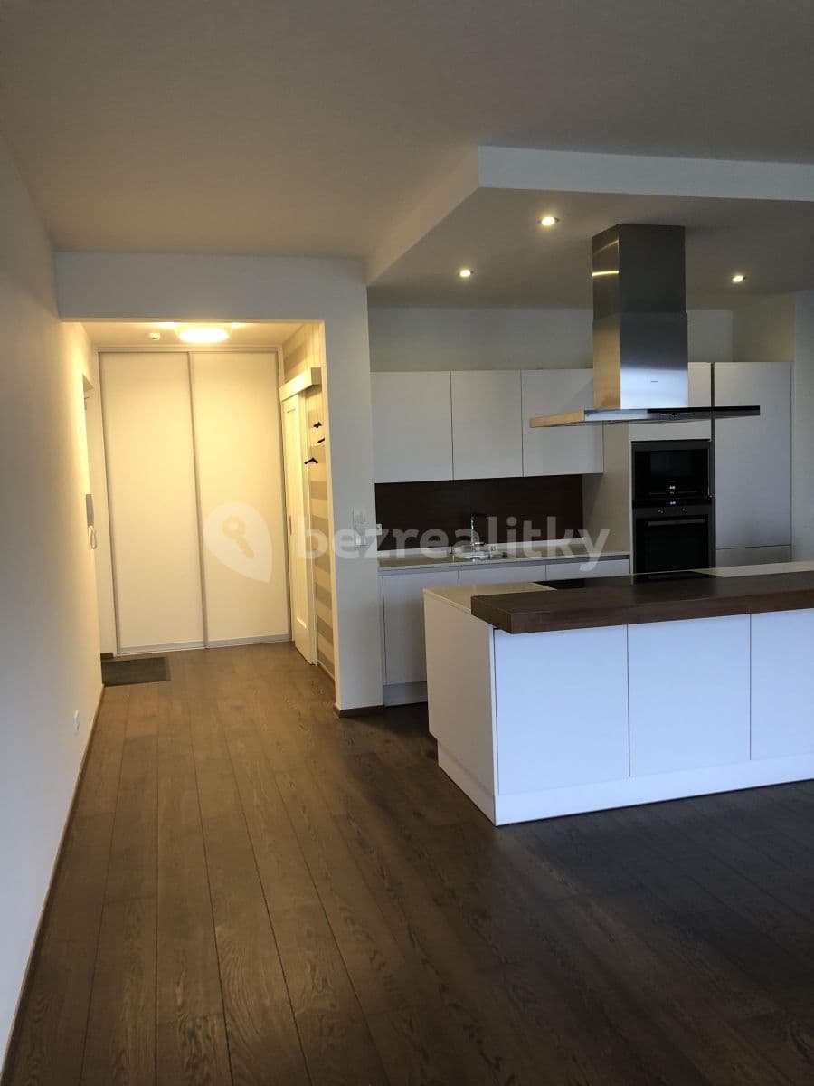3 bedroom with open-plan kitchen flat to rent, 110 m², Baarova, Prague, Prague 3 bedroom with open-plan kitchen flat to rent, 110 m², Baarova, Prague, Prague