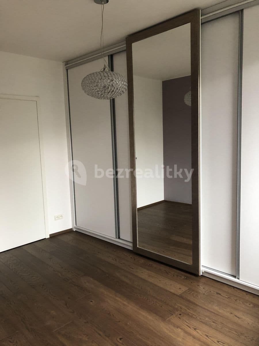 3 bedroom with open-plan kitchen flat to rent, 110 m², Baarova, Prague, Prague 3 bedroom with open-plan kitchen flat to rent, 110 m², Baarova, Prague, Prague