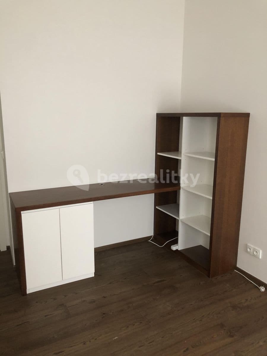 3 bedroom with open-plan kitchen flat to rent, 110 m², Baarova, Prague, Prague 3 bedroom with open-plan kitchen flat to rent, 110 m², Baarova, Prague, Prague
