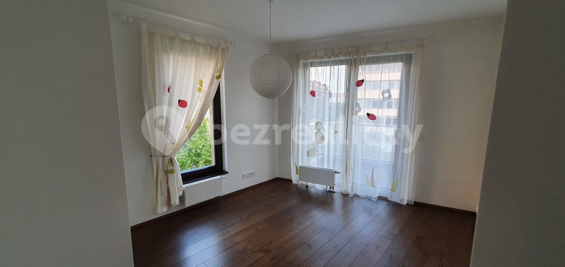 3 bedroom with open-plan kitchen flat to rent, 110 m², Baarova, Prague, Prague 3 bedroom with open-plan kitchen flat to rent, 110 m², Baarova, Prague, Prague