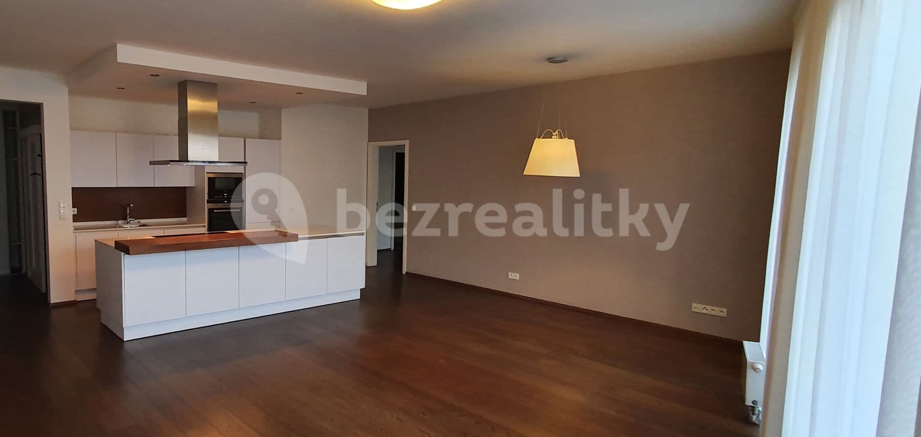 3 bedroom with open-plan kitchen flat to rent, 110 m², Baarova, Prague, Prague 3 bedroom with open-plan kitchen flat to rent, 110 m², Baarova, Prague, Prague