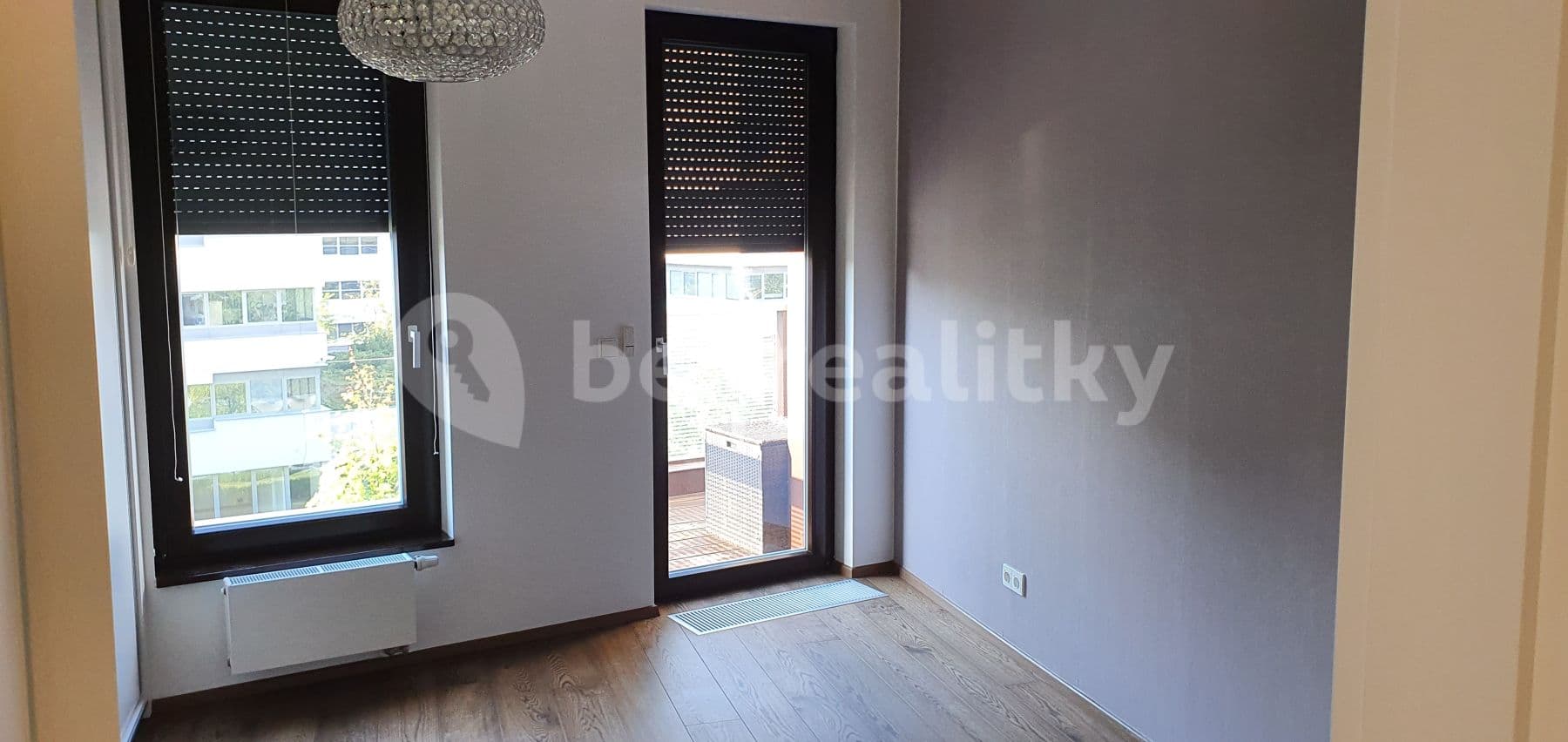 3 bedroom with open-plan kitchen flat to rent, 110 m², Baarova, Prague, Prague 3 bedroom with open-plan kitchen flat to rent, 110 m², Baarova, Prague, Prague