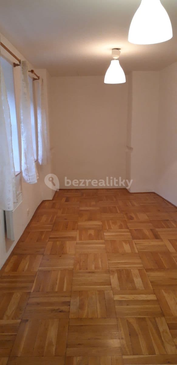 Small studio flat to rent, 19 m², U lužického semináře, Prague, Prague