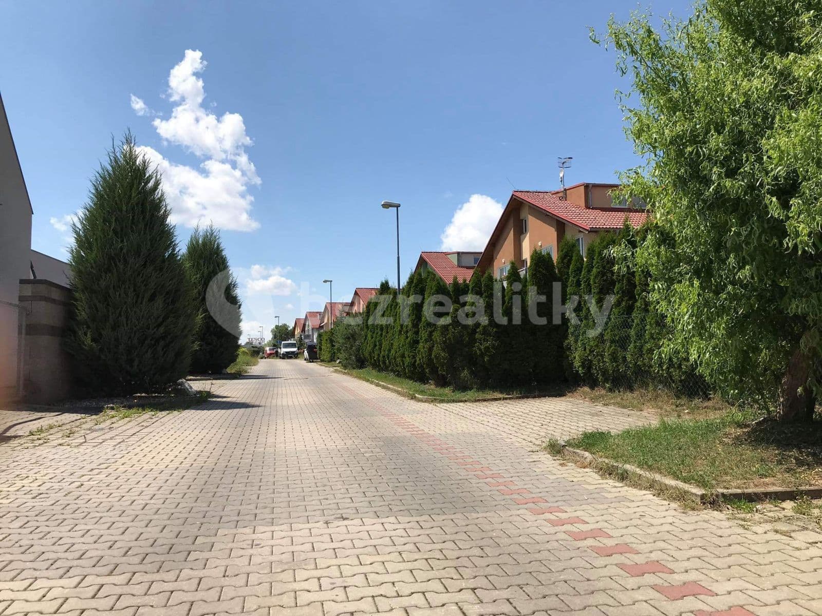 1 bedroom with open-plan kitchen flat to rent, 45 m², Unhošťská, Hostivice, Středočeský Region 1 bedroom with open-plan kitchen flat to rent, 45 m², Unhošťská, Hostivice, Středočeský Region