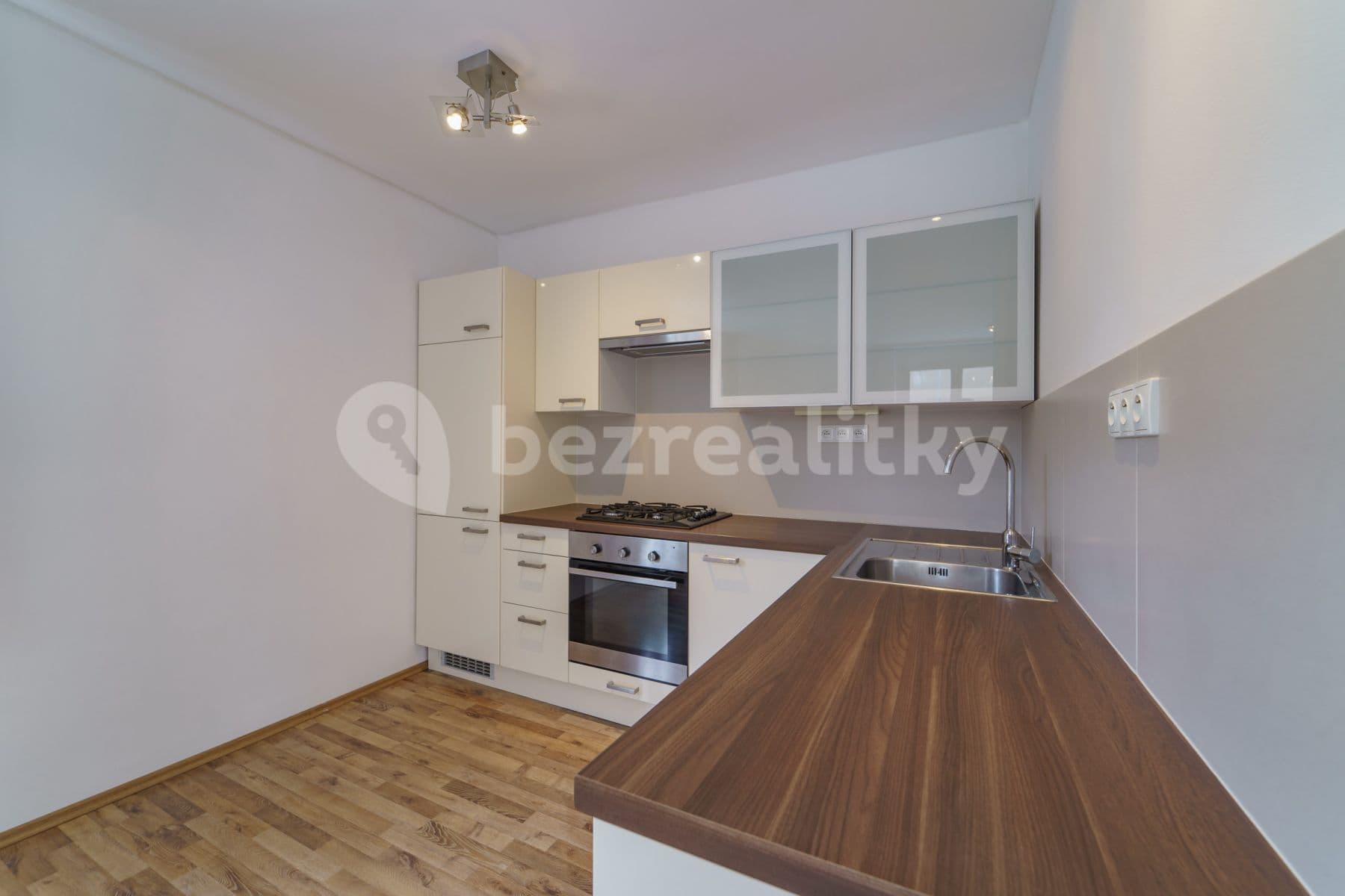 1 bedroom with open-plan kitchen flat to rent, 54 m², Hořanská, Prague, Prague 1 bedroom with open-plan kitchen flat to rent, 54 m², Hořanská, Prague, Prague