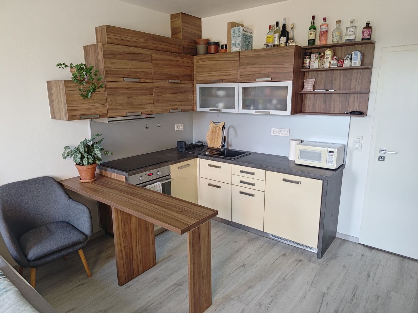 Studio flat to rent, 26 m², Mezitraťová, Prague, Prague Studio flat to rent, 26 m², Mezitraťová, Prague, Prague