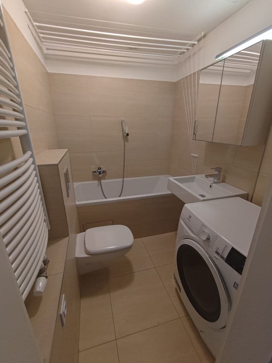 Studio flat to rent, 26 m², Mezitraťová, Prague, Prague Studio flat to rent, 26 m², Mezitraťová, Prague, Prague