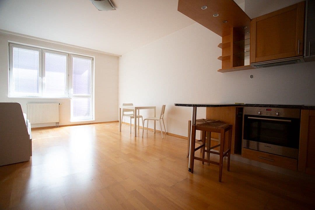 Studio flat to rent, 38 m², Za valem, Prague, Prague Studio flat to rent, 38 m², Za valem, Prague, Prague