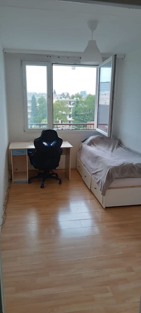3 bedroom with open-plan kitchen flat to rent, 10 m², Na strži, Prague, Prague 3 bedroom with open-plan kitchen flat to rent, 10 m², Na strži, Prague, Prague