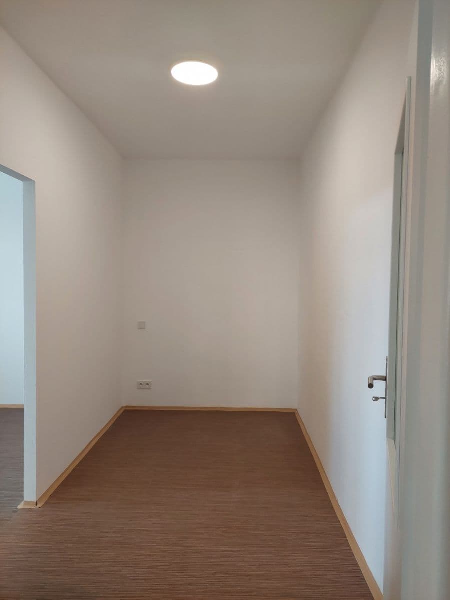 1 bedroom with open-plan kitchen flat to rent, 41 m², Gočárova třída, Hradec Králové, Královéhradecký Region 1 bedroom with open-plan kitchen flat to rent, 41 m², Gočárova třída, Hradec Králové, Královéhradecký Region