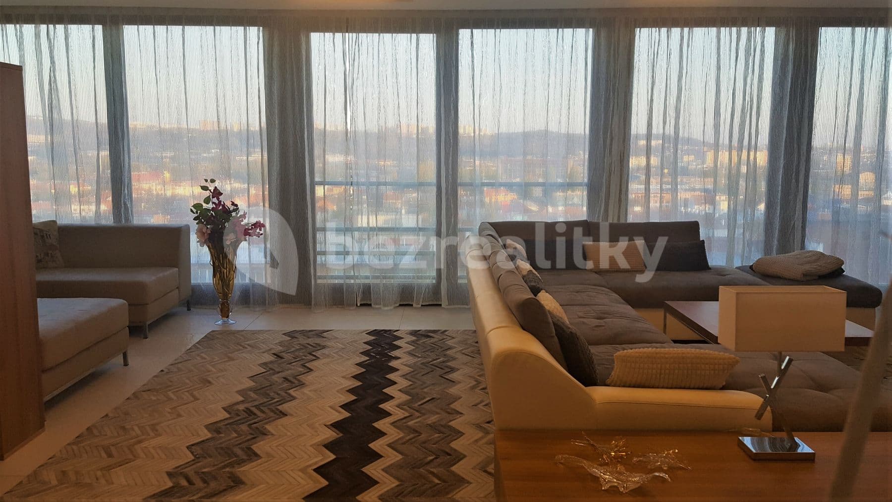 2 bedroom with open-plan kitchen flat to rent, 400 m², Merhautova, Brno, Jihomoravský Region 2 bedroom with open-plan kitchen flat to rent, 400 m², Merhautova, Brno, Jihomoravský Region