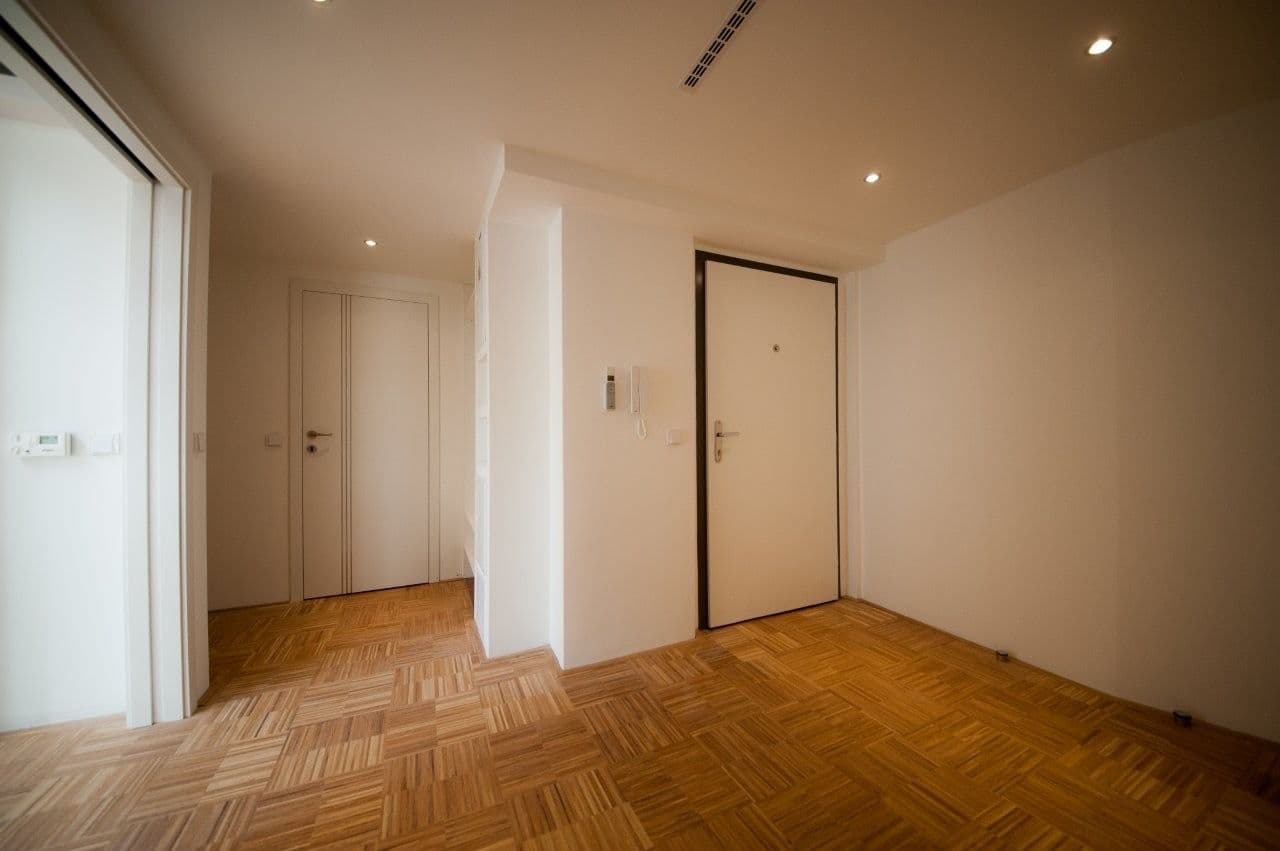 4 bedroom with open-plan kitchen flat to rent, 146 m², V Nových Vokovicích, Prague, Prague 4 bedroom with open-plan kitchen flat to rent, 146 m², V Nových Vokovicích, Prague, Prague