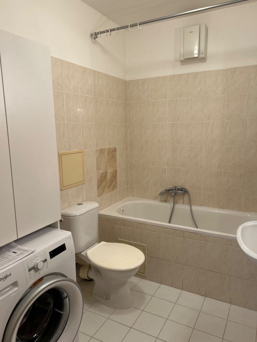 Studio flat to rent, 42 m², bratří Dohalských, Prague, Prague Studio flat to rent, 42 m², bratří Dohalských, Prague, Prague