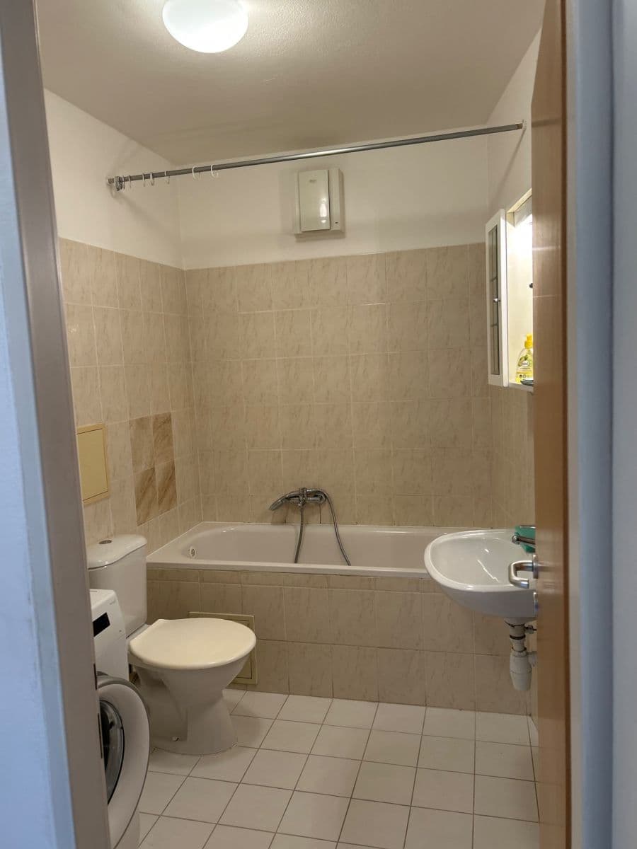 Studio flat to rent, 42 m², bratří Dohalských, Prague, Prague Studio flat to rent, 42 m², bratří Dohalských, Prague, Prague