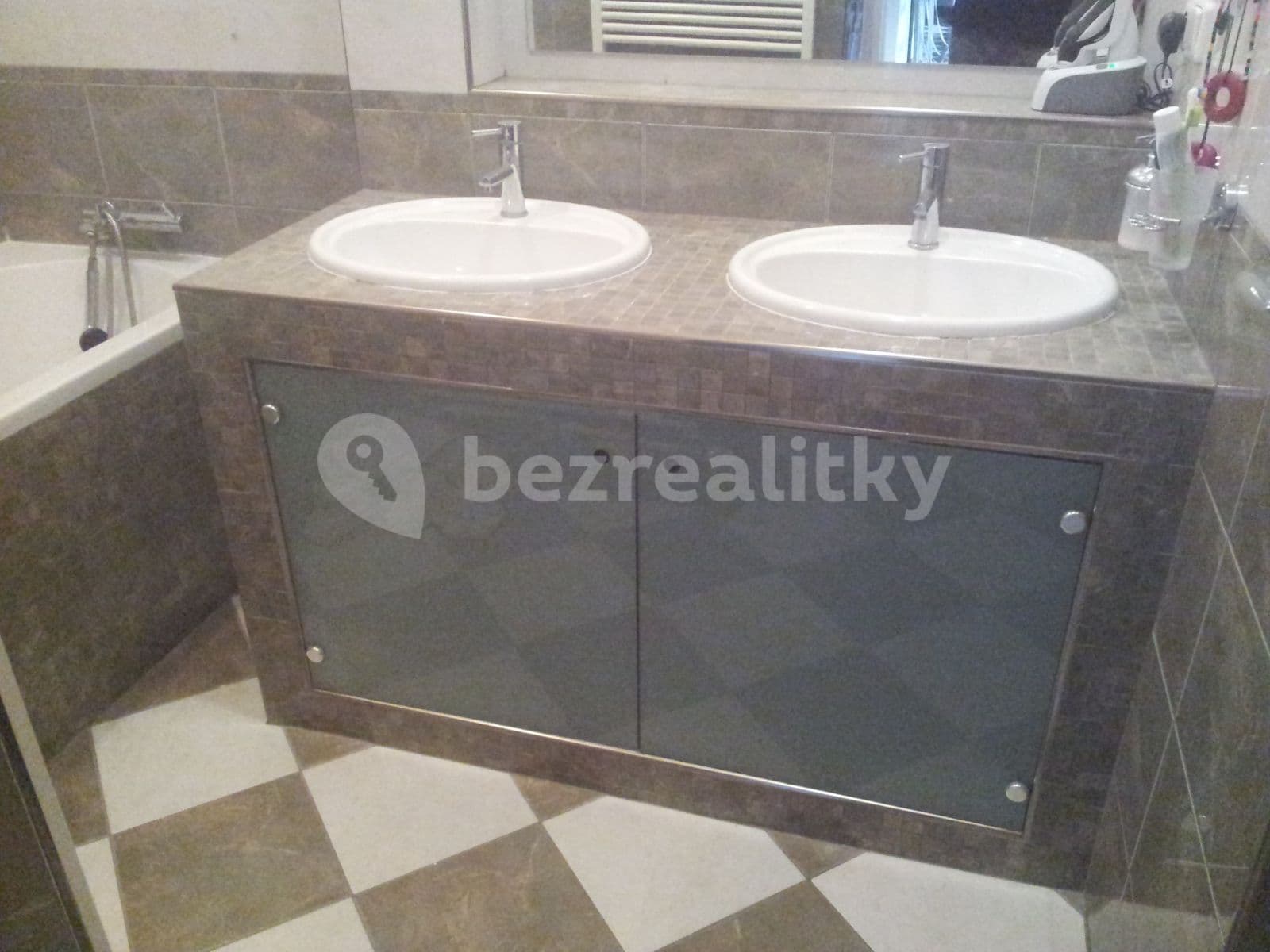 3 bedroom flat to rent, 80 m², Kutnauerovo náměstí, Prague, Prague 3 bedroom flat to rent, 80 m², Kutnauerovo náměstí, Prague, Prague