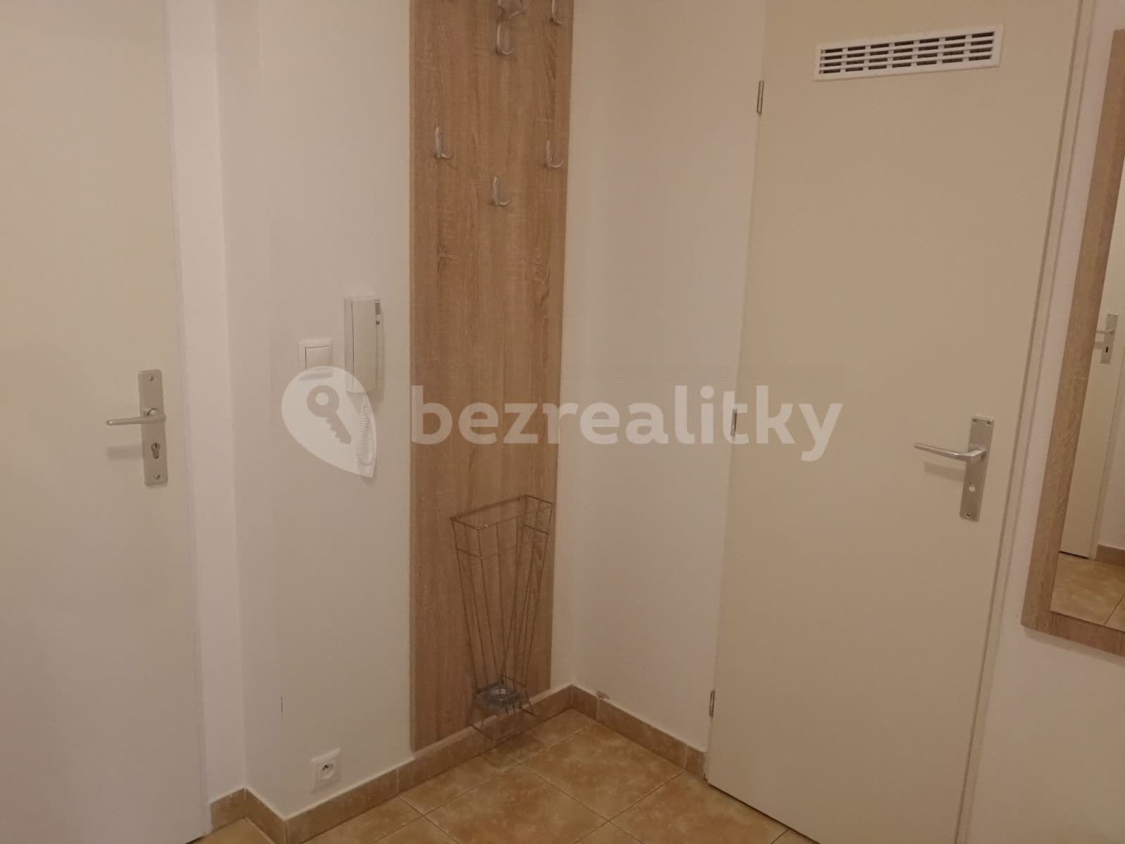 1 bedroom with open-plan kitchen flat to rent, 58 m², Bechlínská, Prague, Prague 1 bedroom with open-plan kitchen flat to rent, 58 m², Bechlínská, Prague, Prague