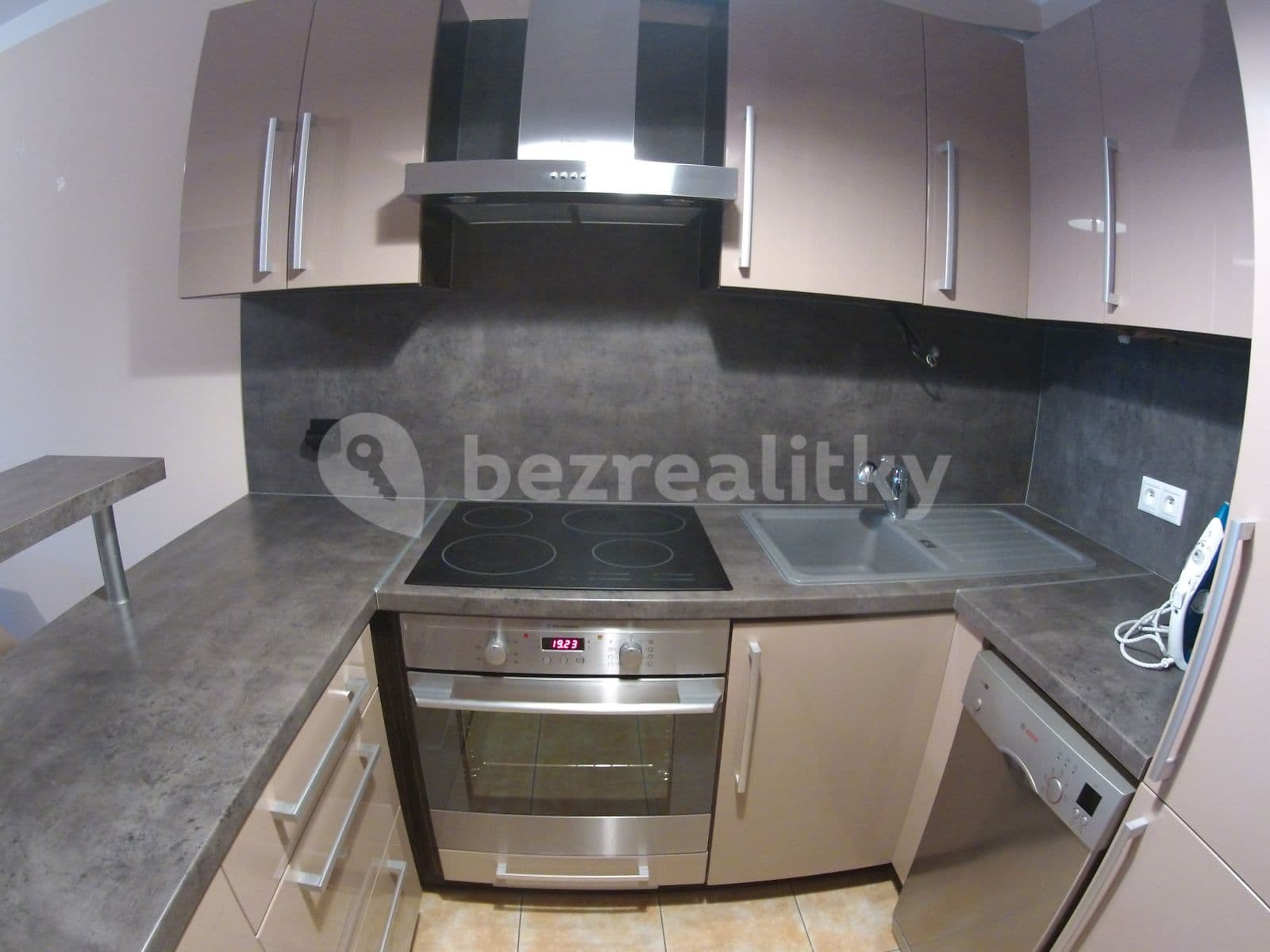 1 bedroom with open-plan kitchen flat to rent, 58 m², Bechlínská, Prague, Prague 1 bedroom with open-plan kitchen flat to rent, 58 m², Bechlínská, Prague, Prague