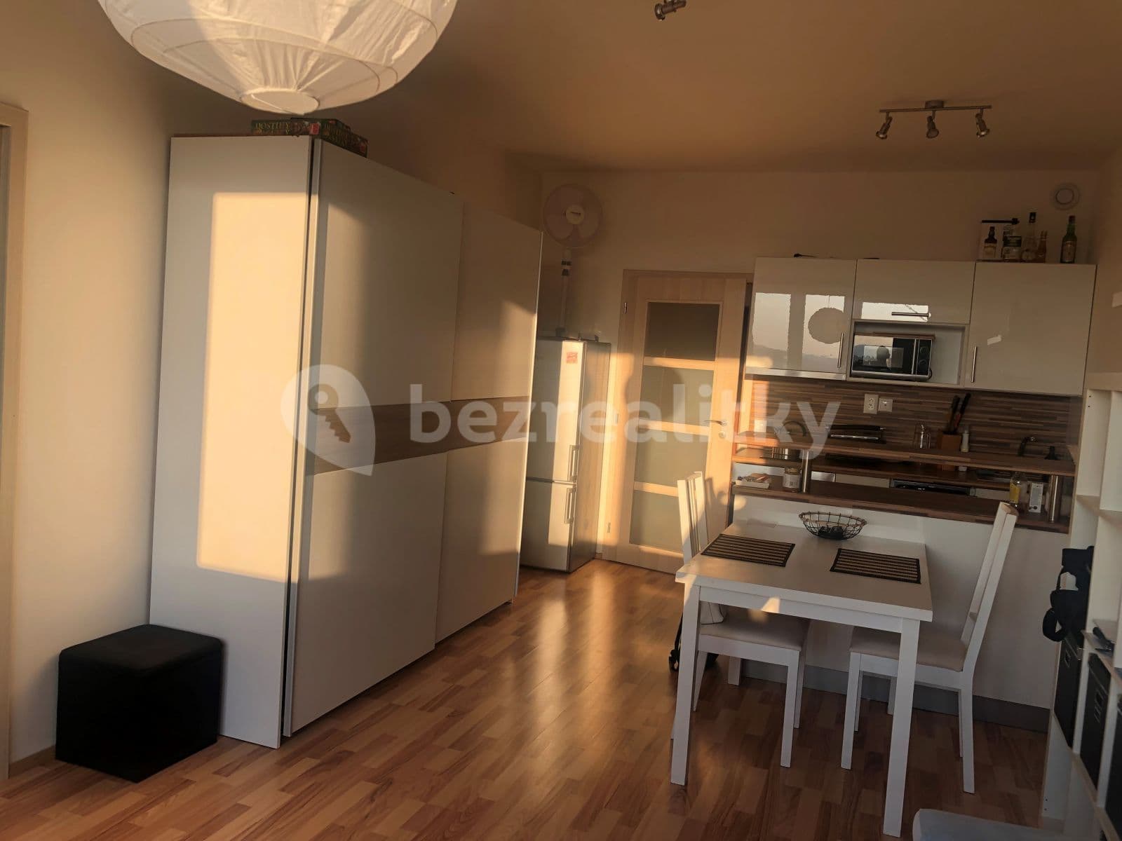 1 bedroom with open-plan kitchen flat to rent, 43 m², Freyova, Prague, Prague 1 bedroom with open-plan kitchen flat to rent, 43 m², Freyova, Prague, Prague