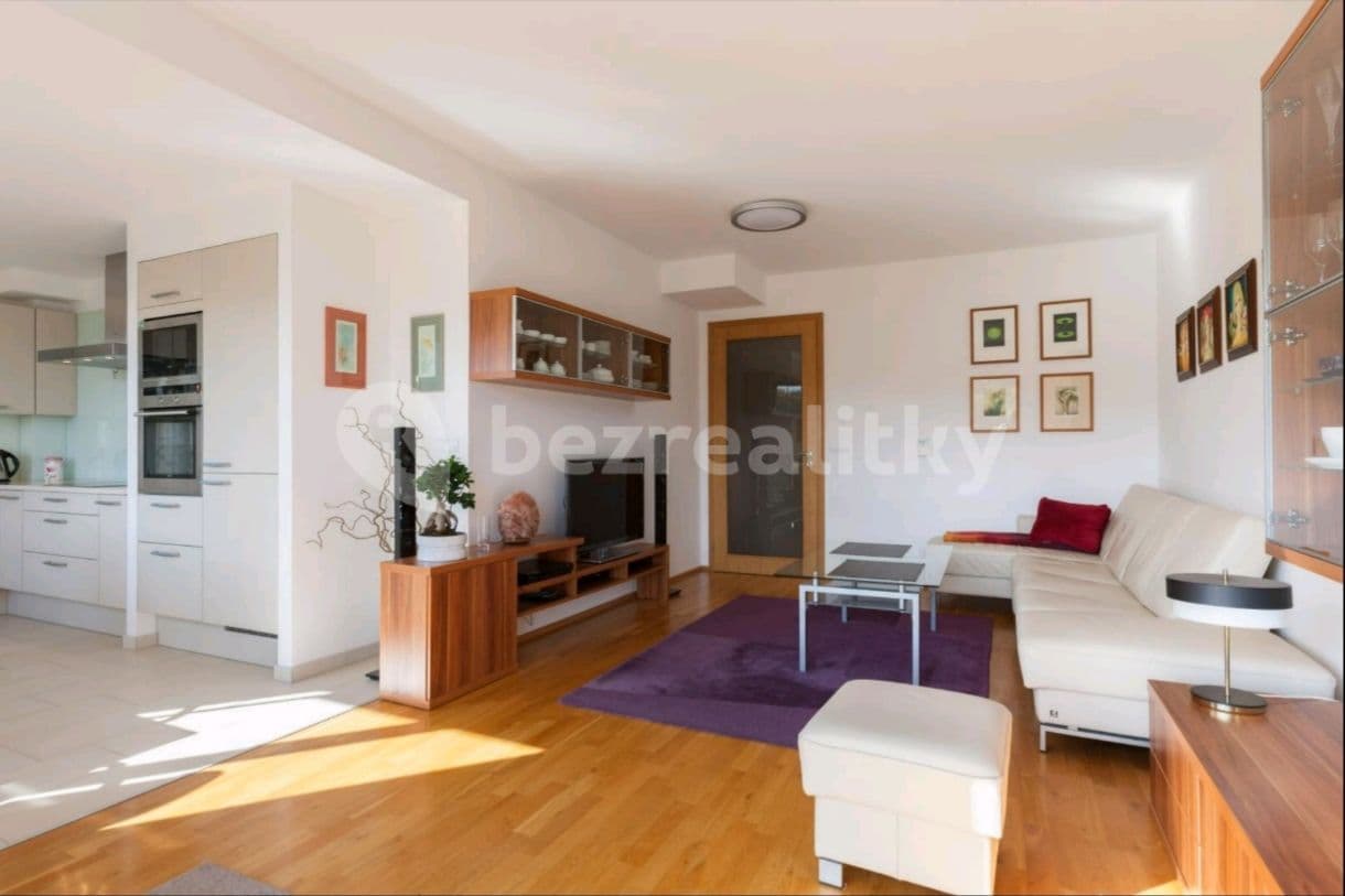 3 bedroom with open-plan kitchen flat to rent, 104 m², Linhartova, Prague, Prague 3 bedroom with open-plan kitchen flat to rent, 104 m², Linhartova, Prague, Prague