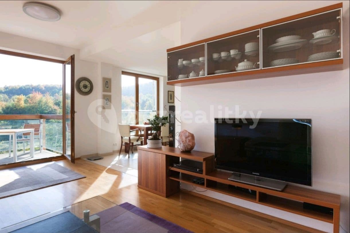 3 bedroom with open-plan kitchen flat to rent, 104 m², Linhartova, Prague, Prague 3 bedroom with open-plan kitchen flat to rent, 104 m², Linhartova, Prague, Prague