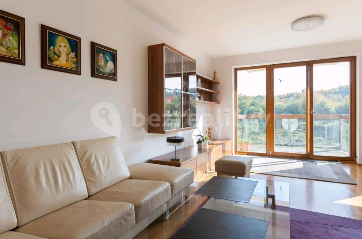 3 bedroom with open-plan kitchen flat to rent, 104 m², Linhartova, Prague, Prague 3 bedroom with open-plan kitchen flat to rent, 104 m², Linhartova, Prague, Prague