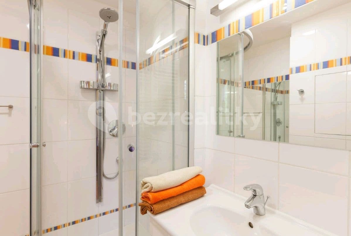 3 bedroom with open-plan kitchen flat to rent, 104 m², Linhartova, Prague, Prague 3 bedroom with open-plan kitchen flat to rent, 104 m², Linhartova, Prague, Prague