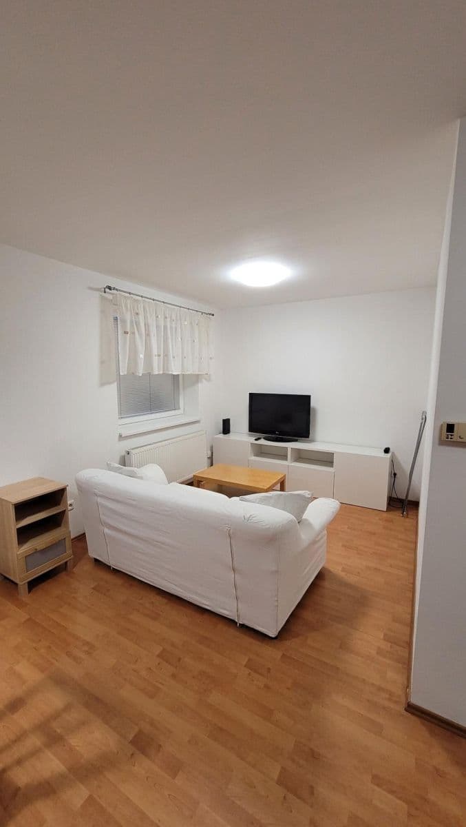 1 bedroom with open-plan kitchen flat to rent, 39 m², Švehlova, Šlapanice, Jihomoravský Region 1 bedroom with open-plan kitchen flat to rent, 39 m², Švehlova, Šlapanice, Jihomoravský Region