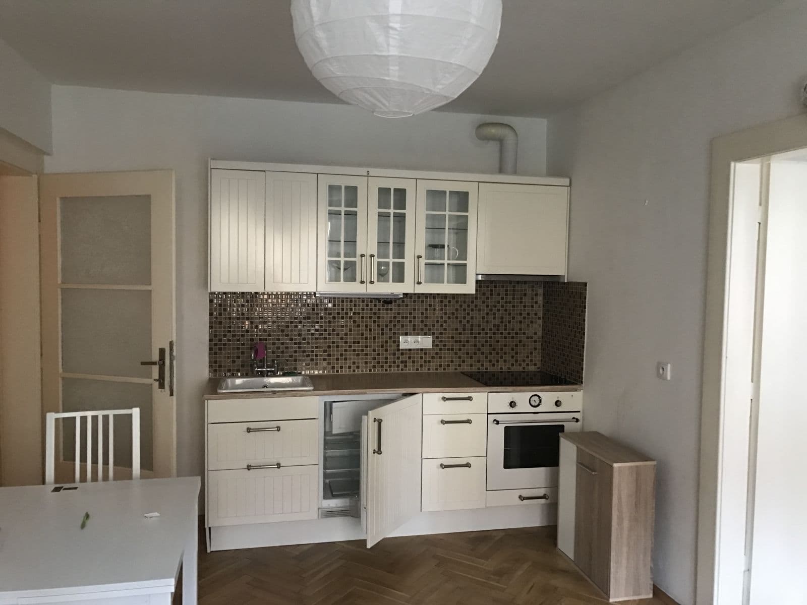 1 bedroom with open-plan kitchen flat to rent, 42 m², Jugoslávských partyzánů, Prague, Prague 1 bedroom with open-plan kitchen flat to rent, 42 m², Jugoslávských partyzánů, Prague, Prague
