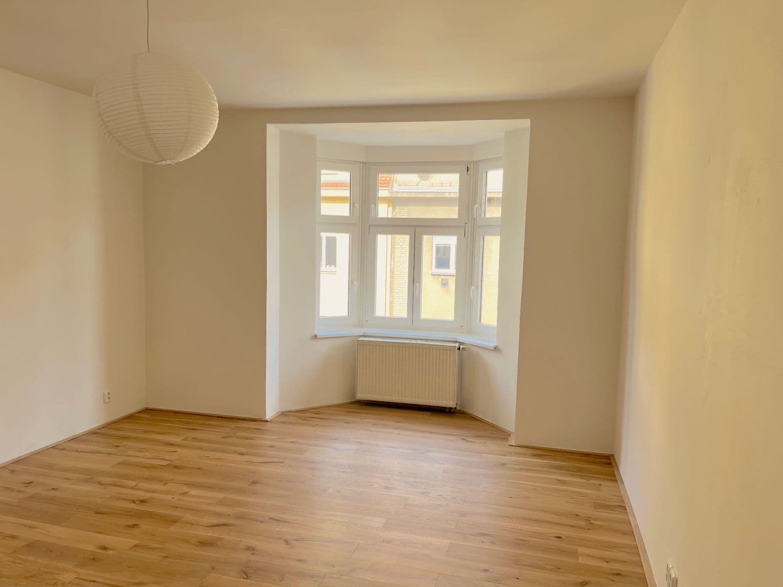 1 bedroom with open-plan kitchen flat to rent, 66 m², Jaurisova, Prague, Prague 1 bedroom with open-plan kitchen flat to rent, 66 m², Jaurisova, Prague, Prague
