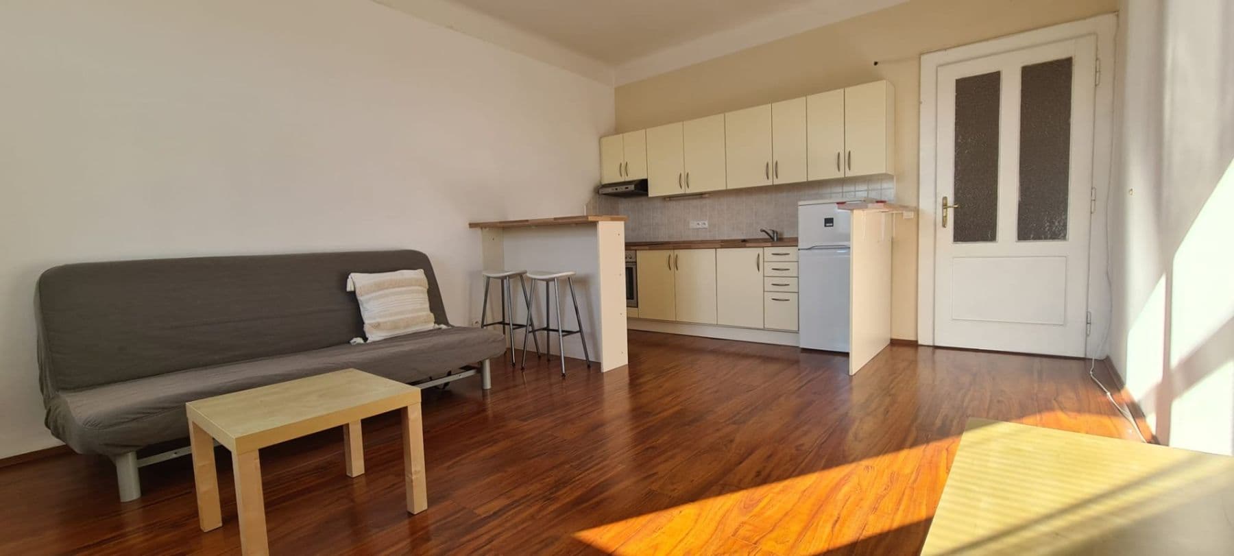 1 bedroom with open-plan kitchen flat to rent, 58 m², Čestmírova, Prague, Prague 1 bedroom with open-plan kitchen flat to rent, 58 m², Čestmírova, Prague, Prague