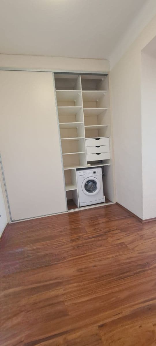 1 bedroom with open-plan kitchen flat to rent, 58 m², Čestmírova, Prague, Prague 1 bedroom with open-plan kitchen flat to rent, 58 m², Čestmírova, Prague, Prague