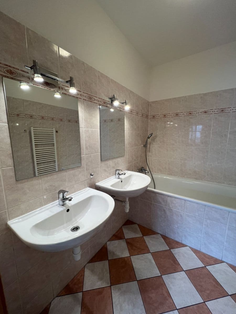 2 bedroom with open-plan kitchen flat to rent, 85 m², Želetavská, Prague, Prague 2 bedroom with open-plan kitchen flat to rent, 85 m², Želetavská, Prague, Prague