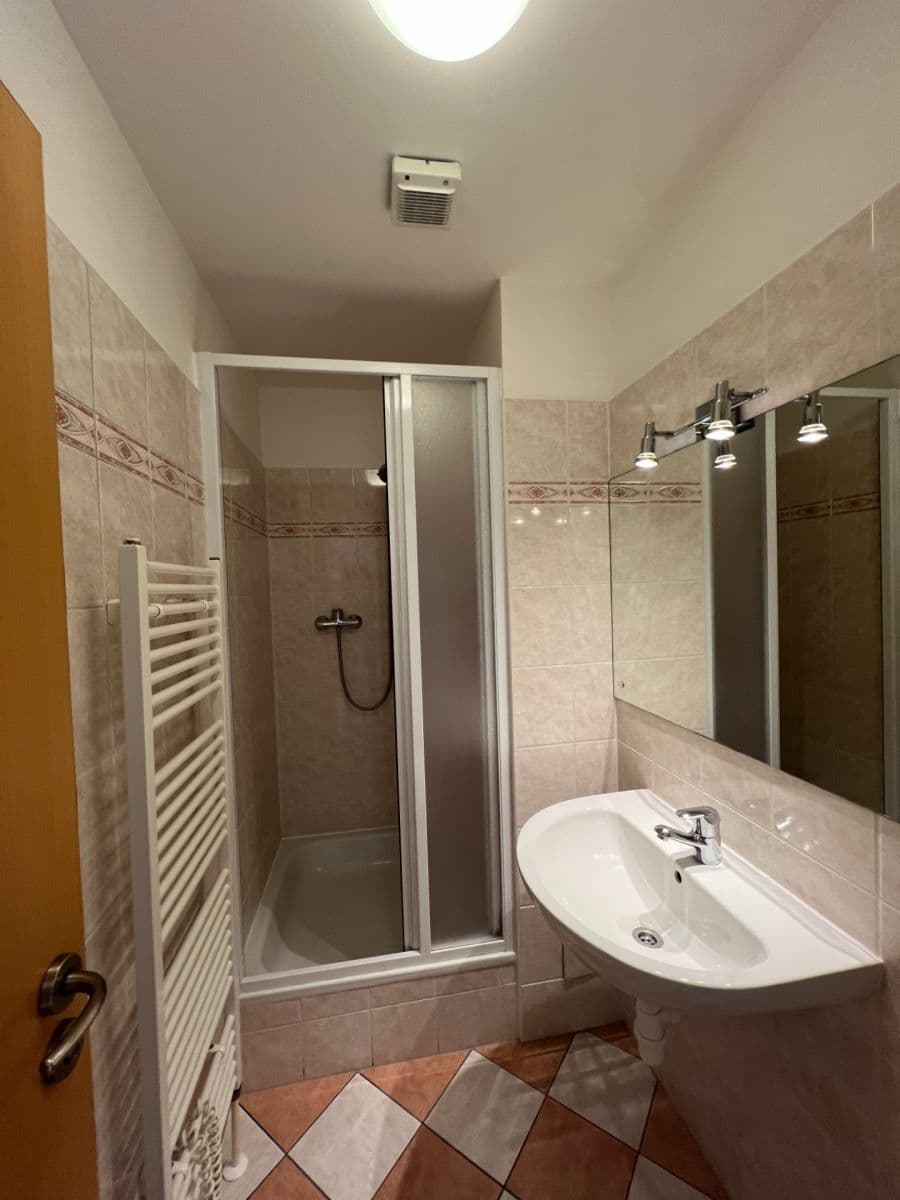 2 bedroom with open-plan kitchen flat to rent, 85 m², Želetavská, Prague, Prague 2 bedroom with open-plan kitchen flat to rent, 85 m², Želetavská, Prague, Prague