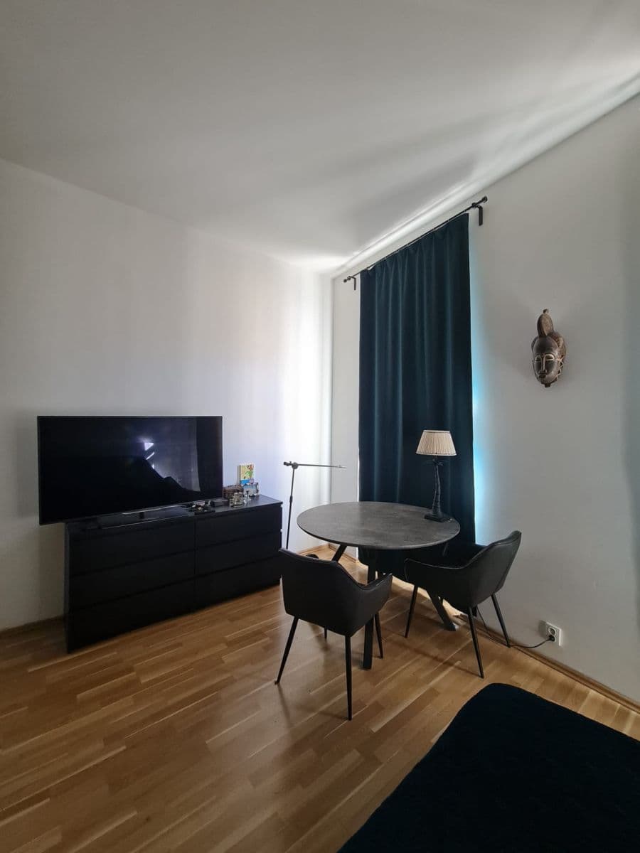 Small studio flat to rent, 38 m², Arbesovo náměstí, Prague, Prague Small studio flat to rent, 38 m², Arbesovo náměstí, Prague, Prague