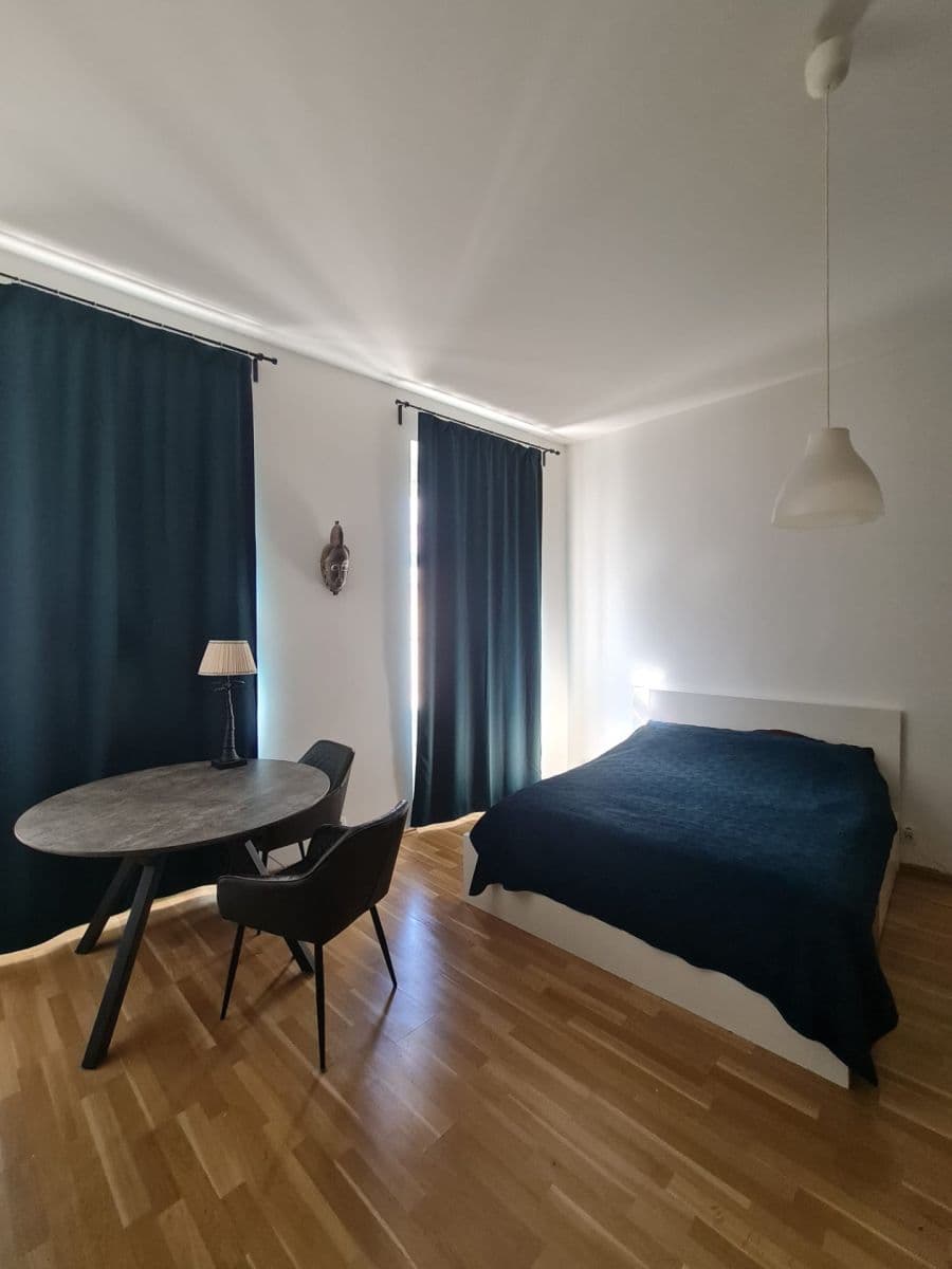 Small studio flat to rent, 38 m², Arbesovo náměstí, Prague, Prague Small studio flat to rent, 38 m², Arbesovo náměstí, Prague, Prague