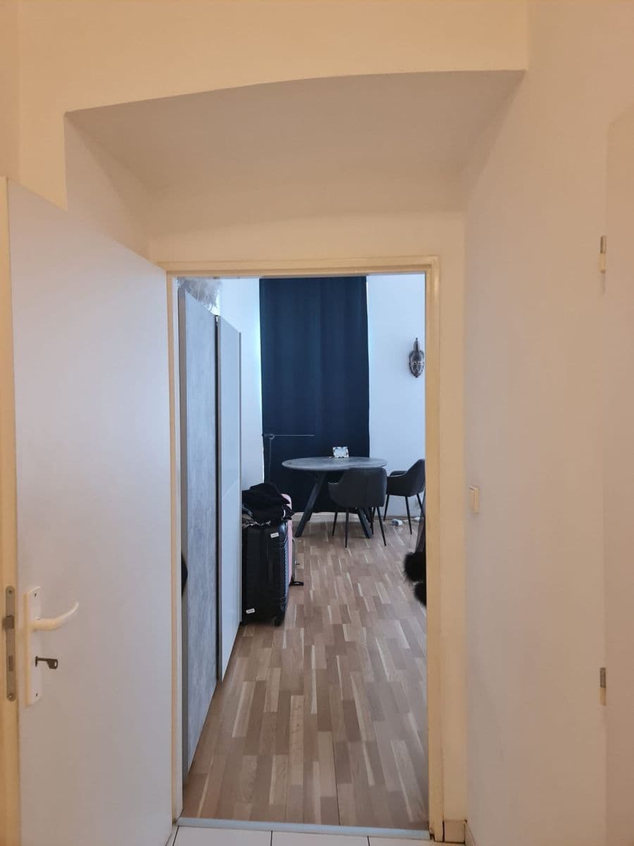 Small studio flat to rent, 38 m², Arbesovo náměstí, Prague, Prague Small studio flat to rent, 38 m², Arbesovo náměstí, Prague, Prague