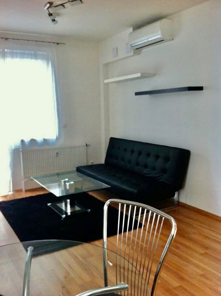 1 bedroom with open-plan kitchen flat to rent, 41 m², Novobohdalecká, Prague, Prague 1 bedroom with open-plan kitchen flat to rent, 41 m², Novobohdalecká, Prague, Prague