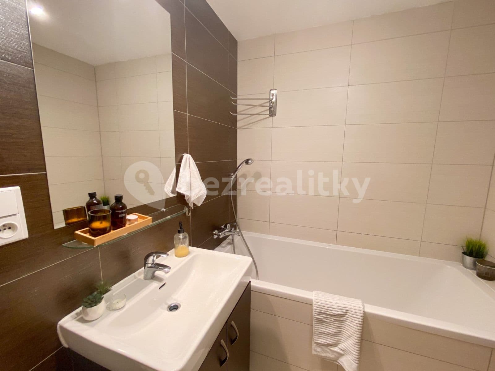 1 bedroom with open-plan kitchen flat to rent, 46 m², Jeremiášova, Prague, Prague 1 bedroom with open-plan kitchen flat to rent, 46 m², Jeremiášova, Prague, Prague