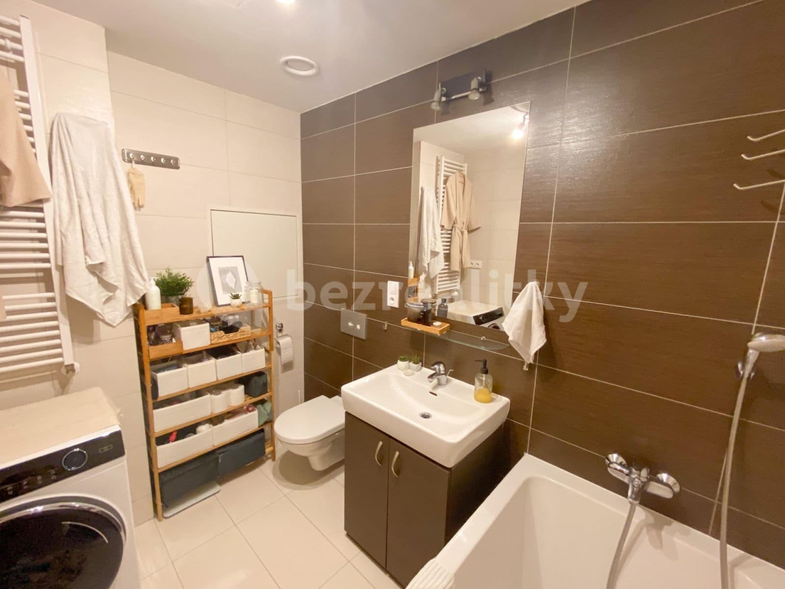 1 bedroom with open-plan kitchen flat to rent, 46 m², Jeremiášova, Prague, Prague 1 bedroom with open-plan kitchen flat to rent, 46 m², Jeremiášova, Prague, Prague