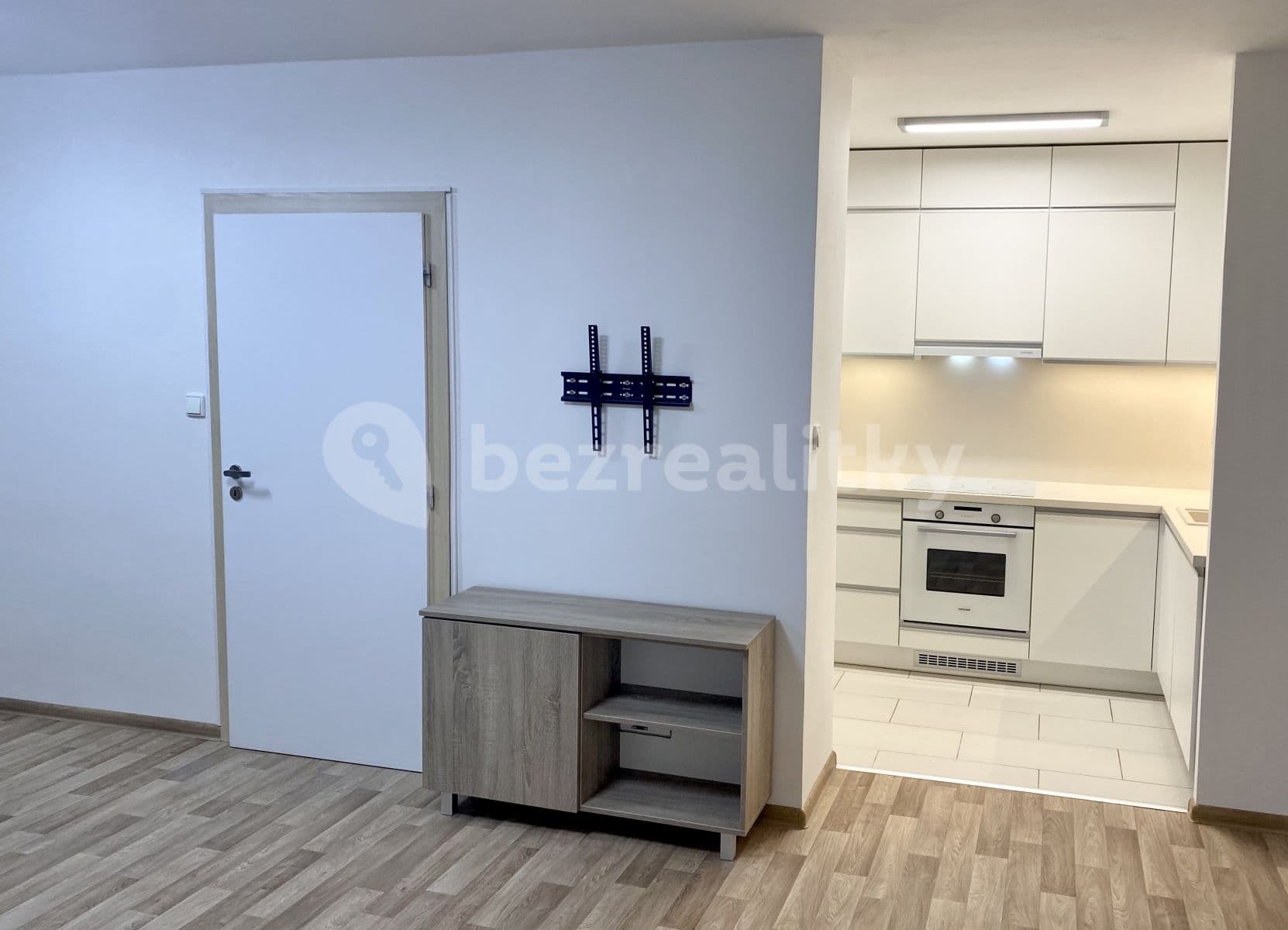 3 bedroom with open-plan kitchen flat to rent, 80 m², Píškova, Prague, Prague