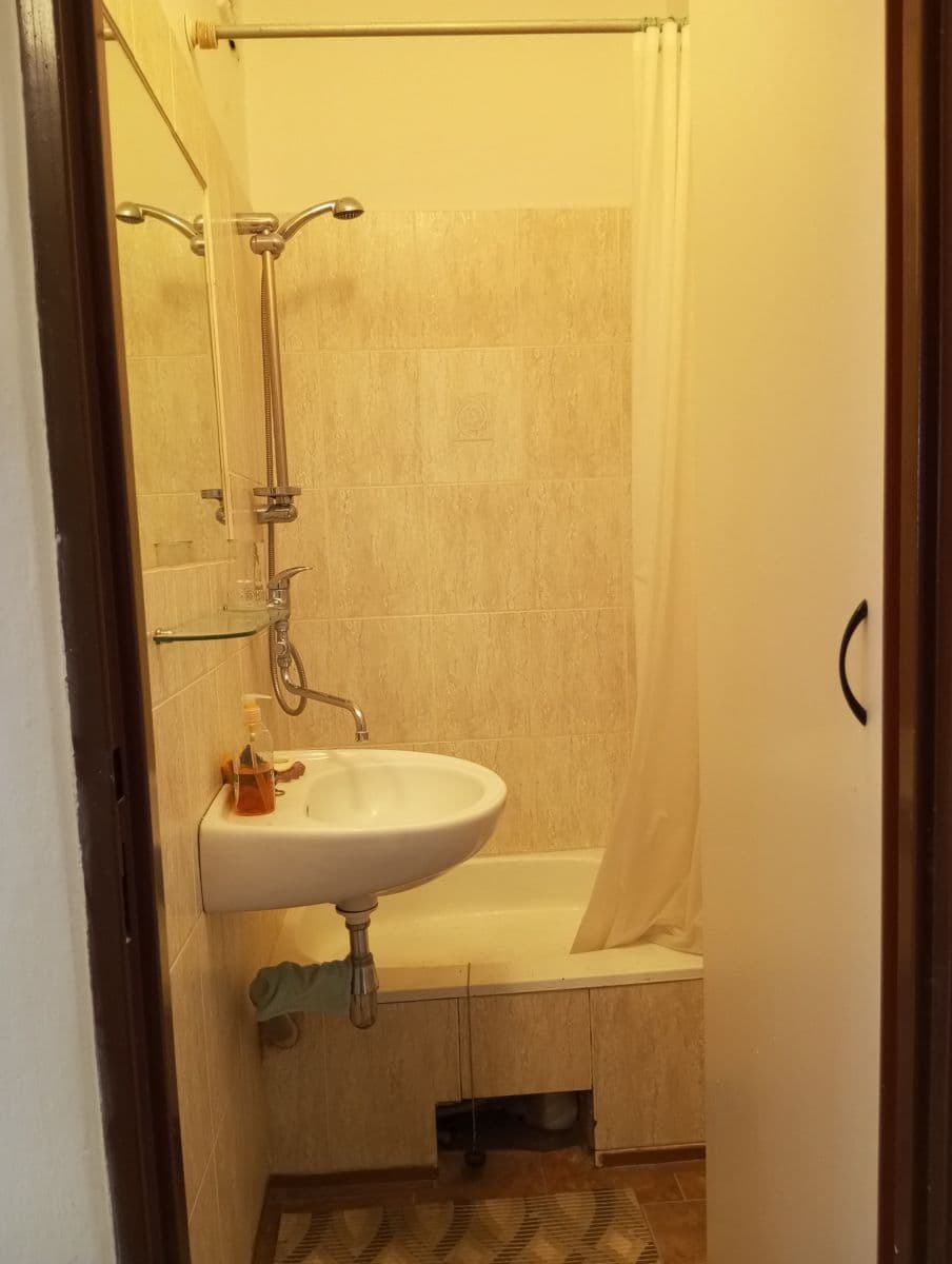 Studio flat to rent, 25 m², Jabloňová, Prague, Prague Studio flat to rent, 25 m², Jabloňová, Prague, Prague